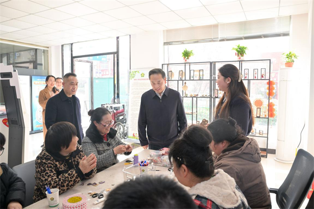 图为走访慰问现场